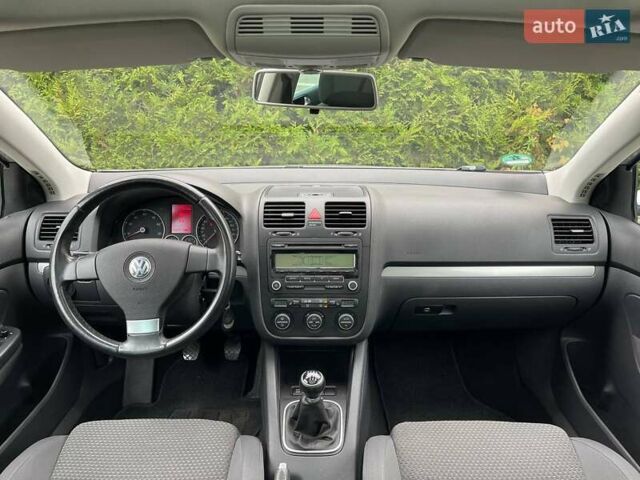 Серый Фольксваген Гольф, объемом двигателя 1.4 л и пробегом 214 тыс. км за 6200 $, фото 20 на Automoto.ua
