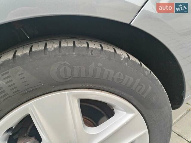 Серый Фольксваген Гольф, объемом двигателя 1.6 л и пробегом 253 тыс. км за 7700 $, фото 11 на Automoto.ua