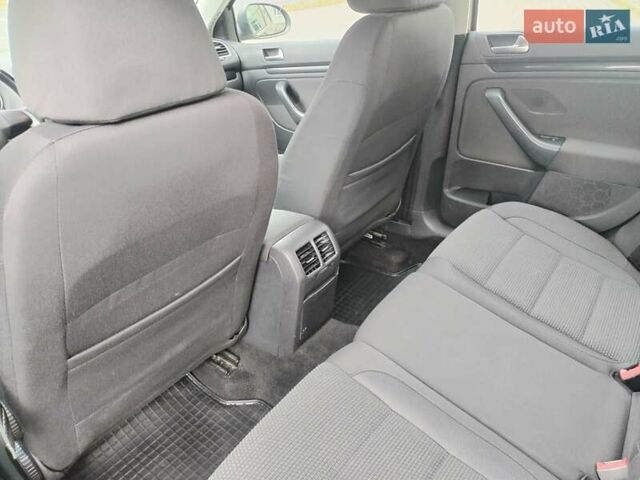 Серый Фольксваген Гольф, объемом двигателя 1.6 л и пробегом 253 тыс. км за 7700 $, фото 41 на Automoto.ua