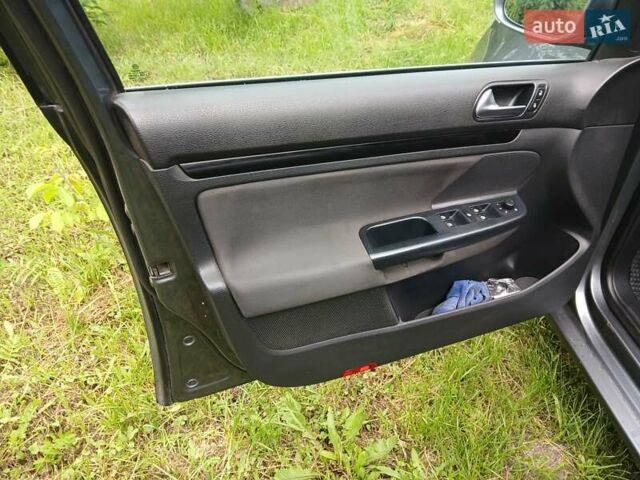 Серый Фольксваген Гольф, объемом двигателя 1.6 л и пробегом 260 тыс. км за 7400 $, фото 36 на Automoto.ua