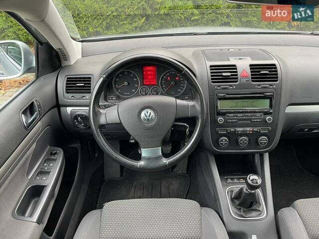 Серый Фольксваген Гольф, объемом двигателя 1.4 л и пробегом 214 тыс. км за 6200 $, фото 21 на Automoto.ua