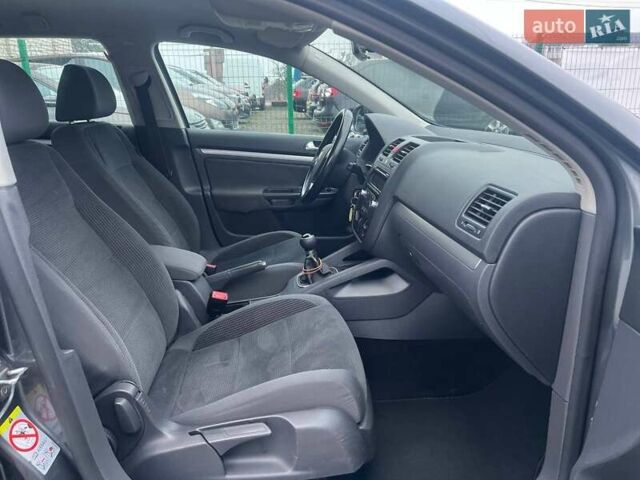 Серый Фольксваген Гольф, объемом двигателя 1.4 л и пробегом 263 тыс. км за 6500 $, фото 45 на Automoto.ua