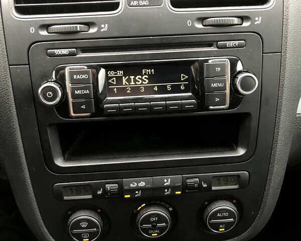 Сірий Фольксваген Гольф, об'ємом двигуна 1.4 л та пробігом 220 тис. км за 5150 $, фото 10 на Automoto.ua