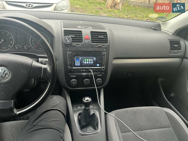 Серый Фольксваген Гольф, объемом двигателя 1.39 л и пробегом 250 тыс. км за 5912 $, фото 5 на Automoto.ua