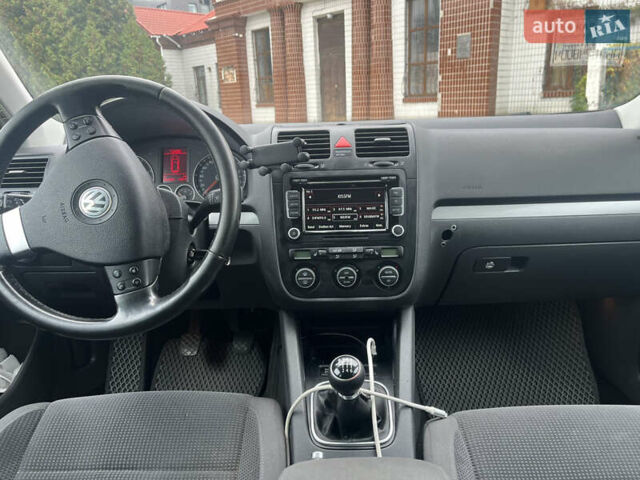 Серый Фольксваген Гольф, объемом двигателя 1.39 л и пробегом 241 тыс. км за 7000 $, фото 4 на Automoto.ua