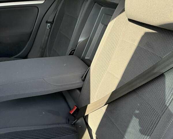 Серый Фольксваген Гольф, объемом двигателя 1.4 л и пробегом 249 тыс. км за 5400 $, фото 5 на Automoto.ua