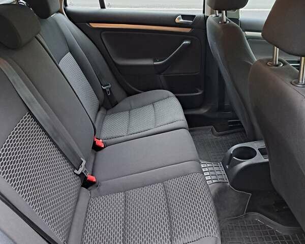 Фольксваген Гольф 2009 в Нетешине на Automoto.ua Серый Фольксваген Гольф, объемом двигателя 1.6 л и пробегом 245 тыс. км за 6900 $, фото 7 на Automoto.ua