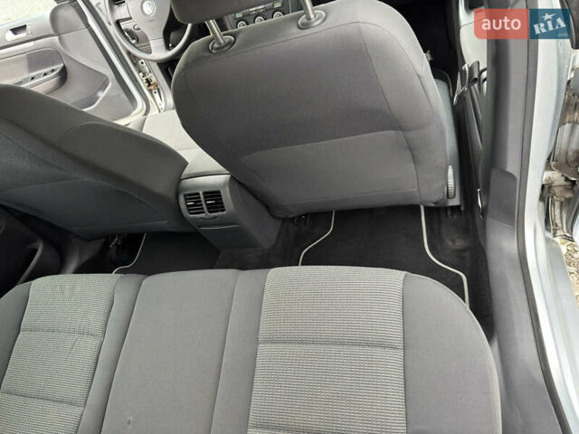 Серый Фольксваген Гольф, объемом двигателя 1.6 л и пробегом 230 тыс. км за 7000 $, фото 11 на Automoto.ua