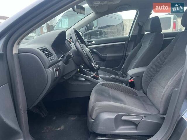 Серый Фольксваген Гольф, объемом двигателя 1.4 л и пробегом 263 тыс. км за 6500 $, фото 27 на Automoto.ua