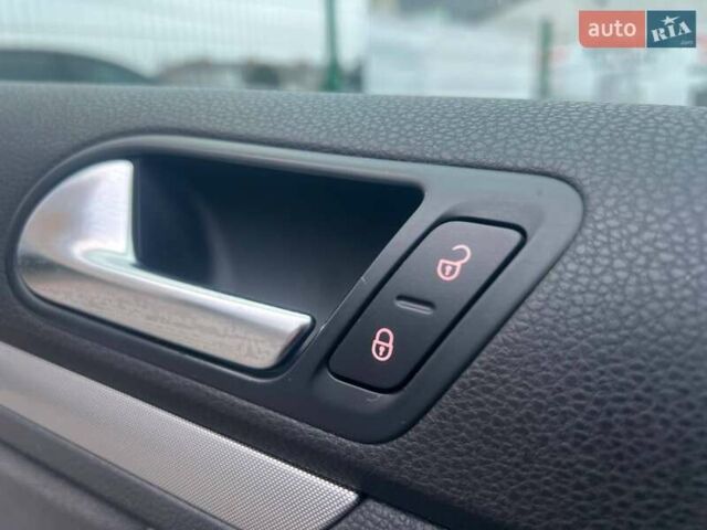 Серый Фольксваген Гольф, объемом двигателя 1.4 л и пробегом 263 тыс. км за 6500 $, фото 30 на Automoto.ua