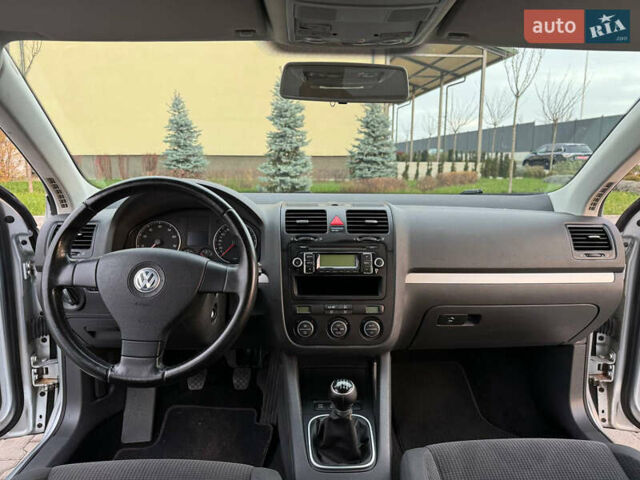 Серый Фольксваген Гольф, объемом двигателя 1.4 л и пробегом 229 тыс. км за 5900 $, фото 23 на Automoto.ua
