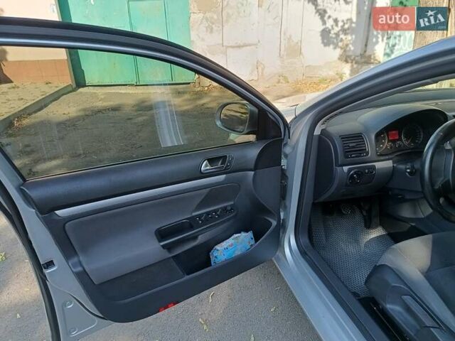 Серый Фольксваген Гольф, объемом двигателя 1.39 л и пробегом 235 тыс. км за 5500 $, фото 5 на Automoto.ua