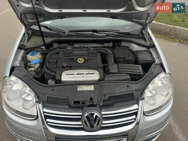 Серый Фольксваген Гольф, объемом двигателя 1.39 л и пробегом 241 тыс. км за 7000 $, фото 11 на Automoto.ua