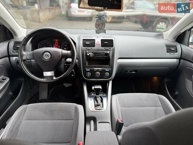 Серый Фольксваген Гольф, объемом двигателя 1.4 л и пробегом 220 тыс. км за 5999 $, фото 2 на Automoto.ua