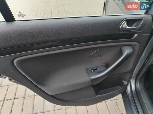 Серый Фольксваген Гольф, объемом двигателя 1.6 л и пробегом 253 тыс. км за 7700 $, фото 39 на Automoto.ua