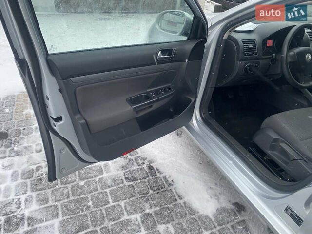 Серый Фольксваген Гольф, объемом двигателя 1.6 л и пробегом 213 тыс. км за 6100 $, фото 21 на Automoto.ua