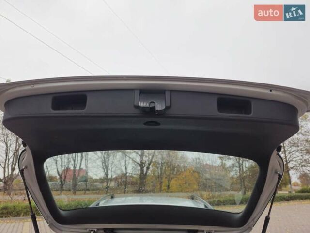 Серый Фольксваген Гольф, объемом двигателя 1.6 л и пробегом 284 тыс. км за 6350 $, фото 2 на Automoto.ua