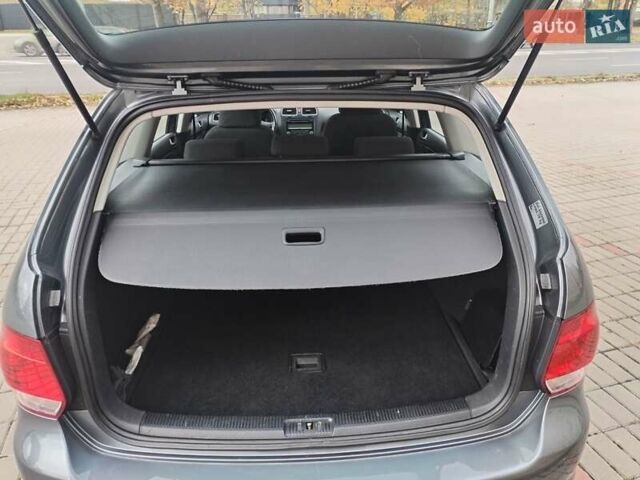 Серый Фольксваген Гольф, объемом двигателя 1.6 л и пробегом 253 тыс. км за 7700 $, фото 23 на Automoto.ua