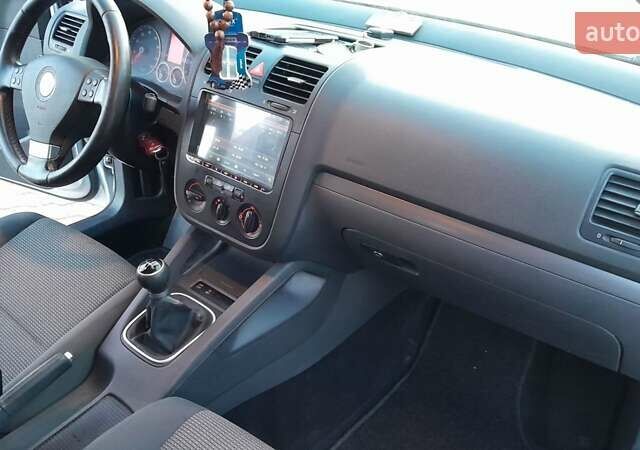 Серый Фольксваген Гольф, объемом двигателя 1.6 л и пробегом 370 тыс. км за 4900 $, фото 19 на Automoto.ua