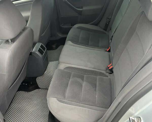 Серый Фольксваген Гольф, объемом двигателя 1.39 л и пробегом 241 тыс. км за 7000 $, фото 6 на Automoto.ua