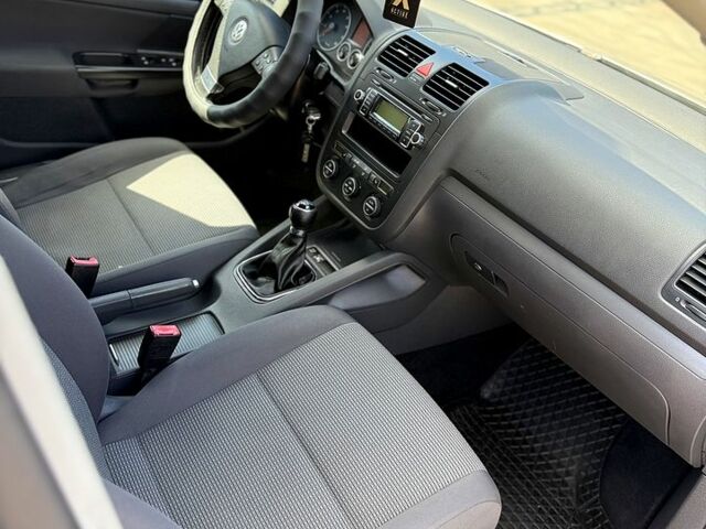 Сірий Фольксваген Гольф, об'ємом двигуна 1.6 л та пробігом 207 тис. км за 6700 $, фото 11 на Automoto.ua