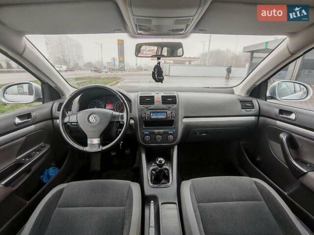 Серый Фольксваген Гольф, объемом двигателя 1.4 л и пробегом 245 тыс. км за 6200 $, фото 18 на Automoto.ua
