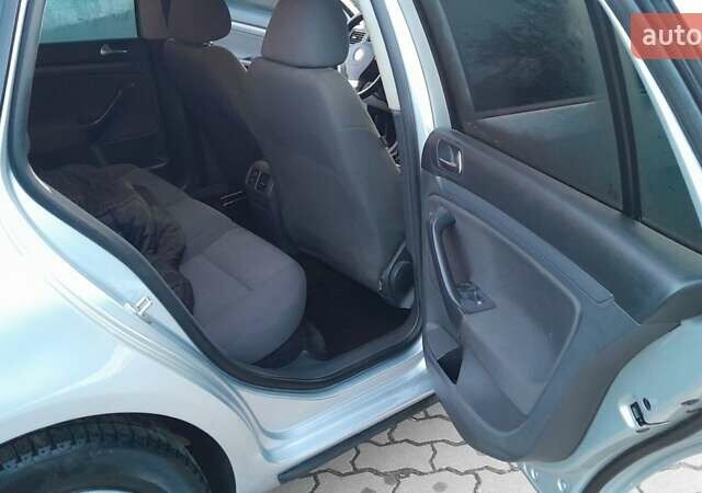 Серый Фольксваген Гольф, объемом двигателя 1.6 л и пробегом 370 тыс. км за 4900 $, фото 13 на Automoto.ua