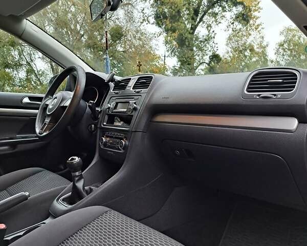 Фольксваген Гольф 2009 в Нетешине на Automoto.ua Серый Фольксваген Гольф, объемом двигателя 1.6 л и пробегом 245 тыс. км за 6900 $, фото 12 на Automoto.ua