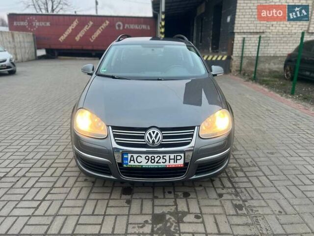 Серый Фольксваген Гольф, объемом двигателя 1.4 л и пробегом 263 тыс. км за 6500 $, фото 2 на Automoto.ua