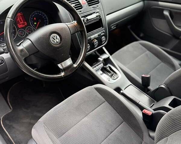 Серый Фольксваген Гольф, объемом двигателя 1.4 л и пробегом 220 тыс. км за 5999 $, фото 3 на Automoto.ua