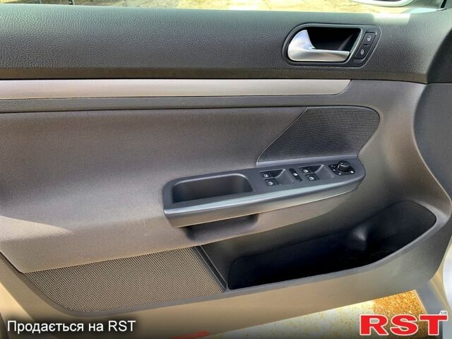 Серый Фольксваген Гольф, объемом двигателя 1.4 л и пробегом 236 тыс. км за 3800 $, фото 7 на Automoto.ua