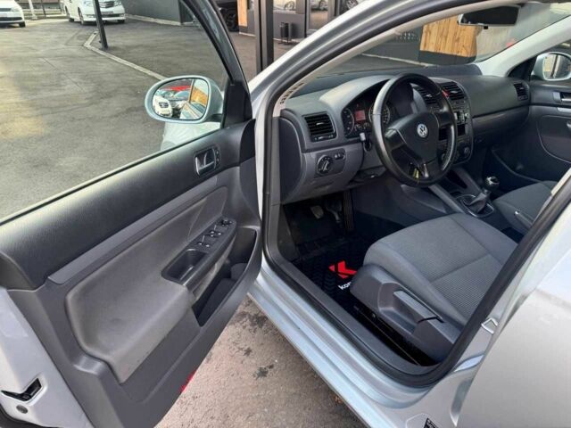 Сірий Фольксваген Гольф, об'ємом двигуна 1.6 л та пробігом 176 тис. км за 7699 $, фото 5 на Automoto.ua