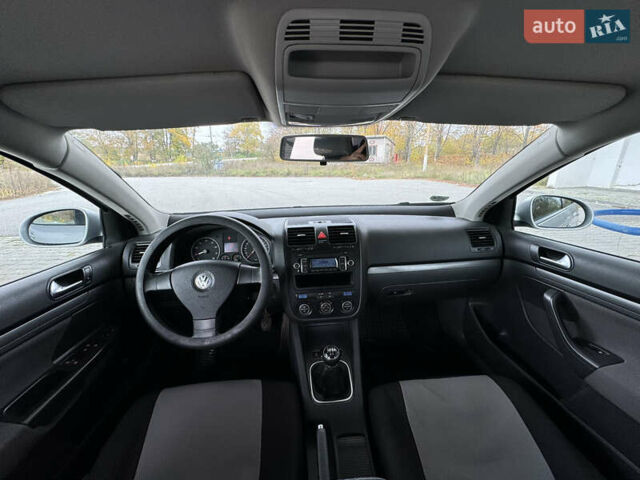 Фольксваген Гольф 2009 у Сокинянах на Automoto.ua Сірий Фольксваген Гольф, об'ємом двигуна 1.6 л та пробігом 268 тис. км за 4999 $, фото 8 на Automoto.ua