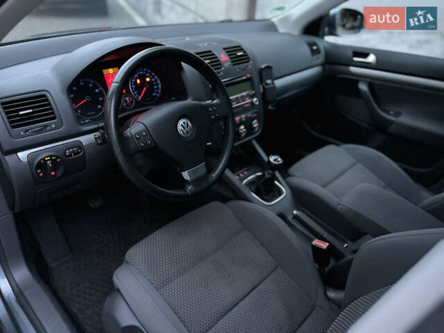 Серый Фольксваген Гольф, объемом двигателя 1.4 л и пробегом 249 тыс. км за 6500 $, фото 28 на Automoto.ua