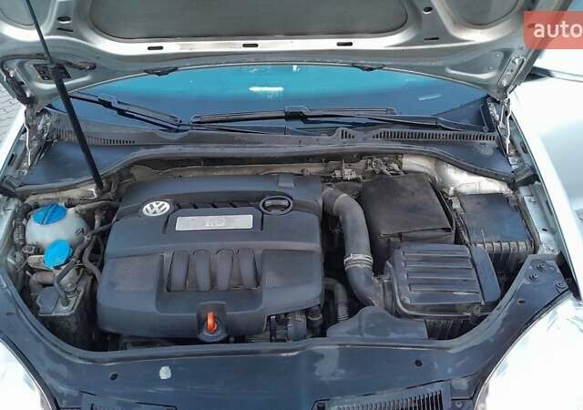 Серый Фольксваген Гольф, объемом двигателя 1.6 л и пробегом 370 тыс. км за 4900 $, фото 12 на Automoto.ua