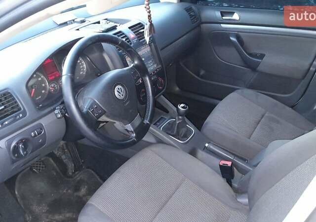 Серый Фольксваген Гольф, объемом двигателя 1.6 л и пробегом 370 тыс. км за 4900 $, фото 37 на Automoto.ua