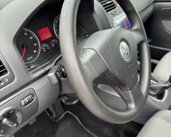 Серый Фольксваген Гольф, объемом двигателя 1.6 л и пробегом 230 тыс. км за 7000 $, фото 17 на Automoto.ua