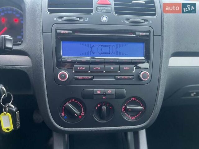 Серый Фольксваген Гольф, объемом двигателя 1.4 л и пробегом 263 тыс. км за 6500 $, фото 37 на Automoto.ua