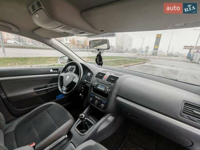 Серый Фольксваген Гольф, объемом двигателя 1.4 л и пробегом 245 тыс. км за 6200 $, фото 17 на Automoto.ua