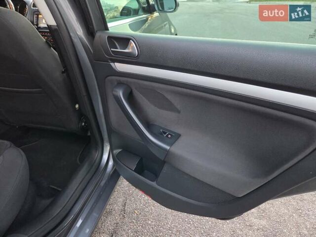 Серый Фольксваген Гольф, объемом двигателя 1.4 л и пробегом 259 тыс. км за 8500 $, фото 19 на Automoto.ua