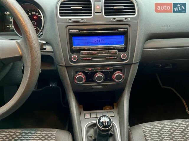 Серый Фольксваген Гольф, объемом двигателя 1.6 л и пробегом 144 тыс. км за 7950 $, фото 38 на Automoto.ua