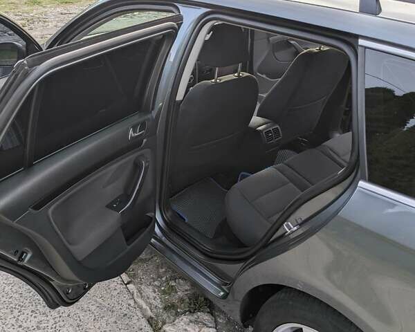 Сірий Фольксваген Гольф, об'ємом двигуна 1.6 л та пробігом 299 тис. км за 6550 $, фото 13 на Automoto.ua