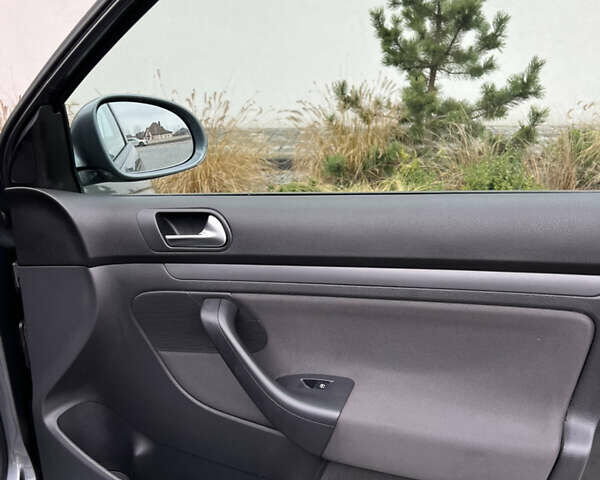 Серый Фольксваген Гольф, объемом двигателя 1.6 л и пробегом 218 тыс. км за 5850 $, фото 39 на Automoto.ua