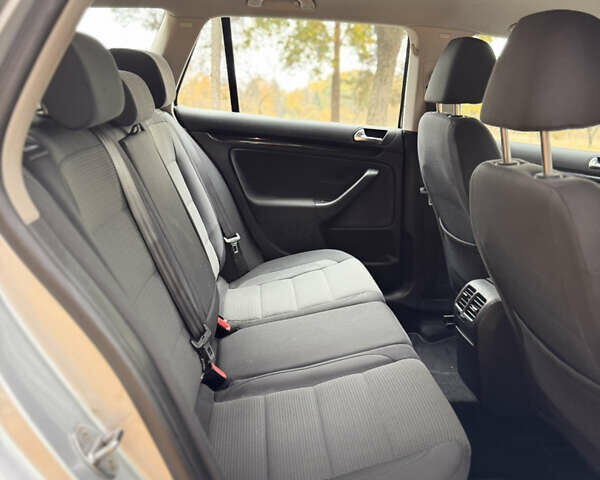 Сірий Фольксваген Гольф, об'ємом двигуна 1.39 л та пробігом 173 тис. км за 7800 $, фото 24 на Automoto.ua