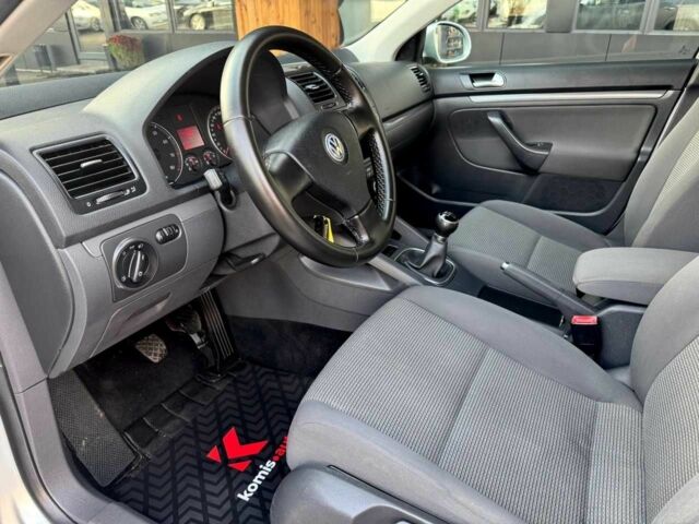 Сірий Фольксваген Гольф, об'ємом двигуна 1.6 л та пробігом 176 тис. км за 7699 $, фото 6 на Automoto.ua