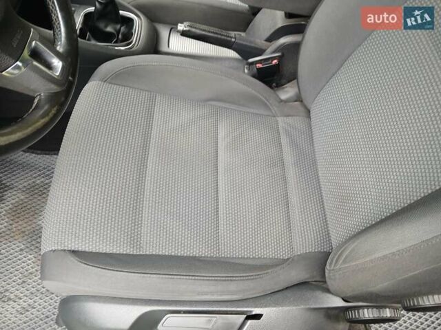 Серый Фольксваген Гольф, объемом двигателя 1.6 л и пробегом 260 тыс. км за 7400 $, фото 19 на Automoto.ua