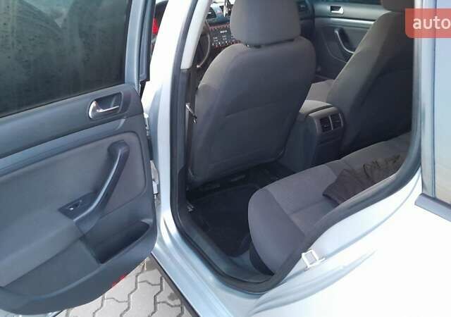 Серый Фольксваген Гольф, объемом двигателя 1.6 л и пробегом 370 тыс. км за 4900 $, фото 7 на Automoto.ua