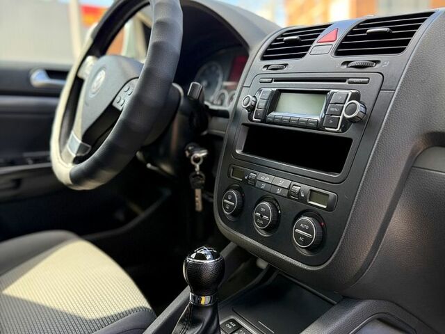 Сірий Фольксваген Гольф, об'ємом двигуна 1.6 л та пробігом 207 тис. км за 6700 $, фото 8 на Automoto.ua