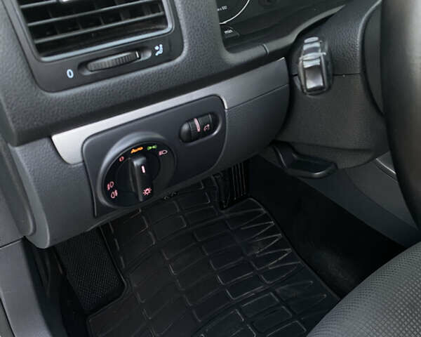 Серый Фольксваген Гольф, объемом двигателя 1.39 л и пробегом 243 тыс. км за 5499 $, фото 10 на Automoto.ua