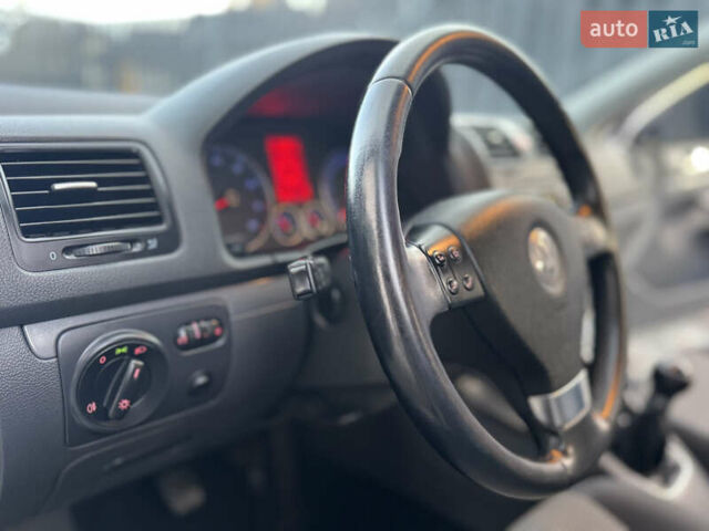 Серый Фольксваген Гольф, объемом двигателя 1.6 л и пробегом 225 тыс. км за 6450 $, фото 20 на Automoto.ua